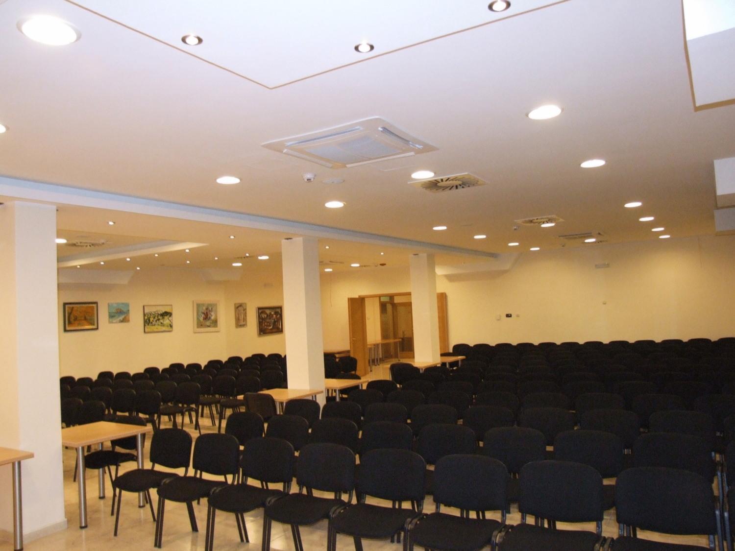 Mali Hotel Bambis Подгорица Экстерьер фото