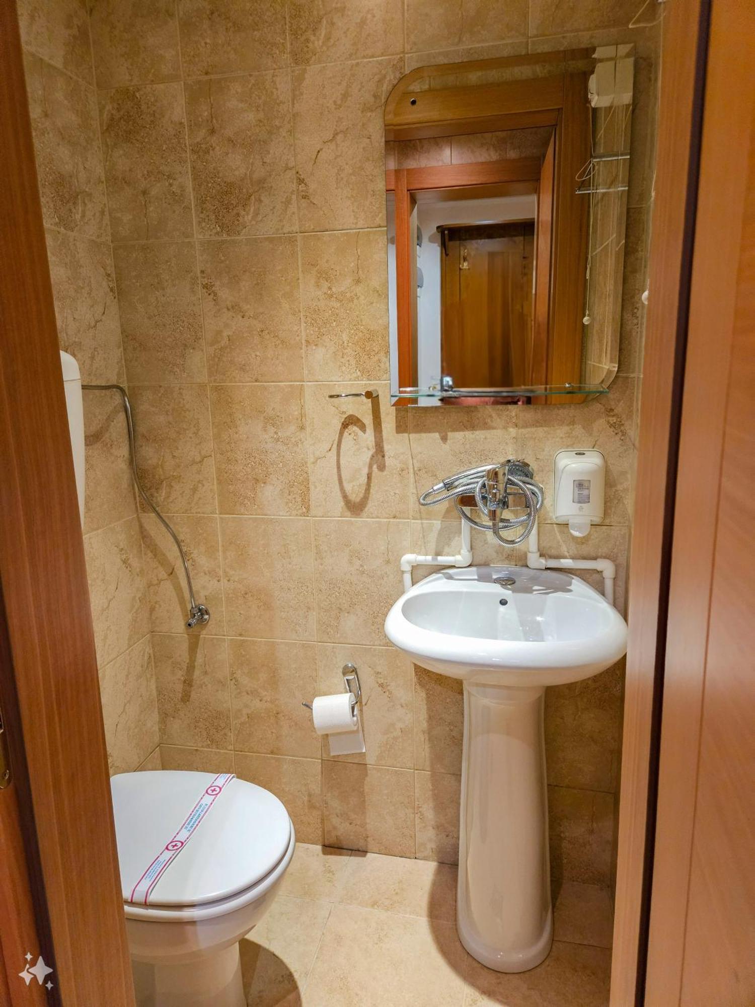 Mali Hotel Bambis Подгорица Экстерьер фото
