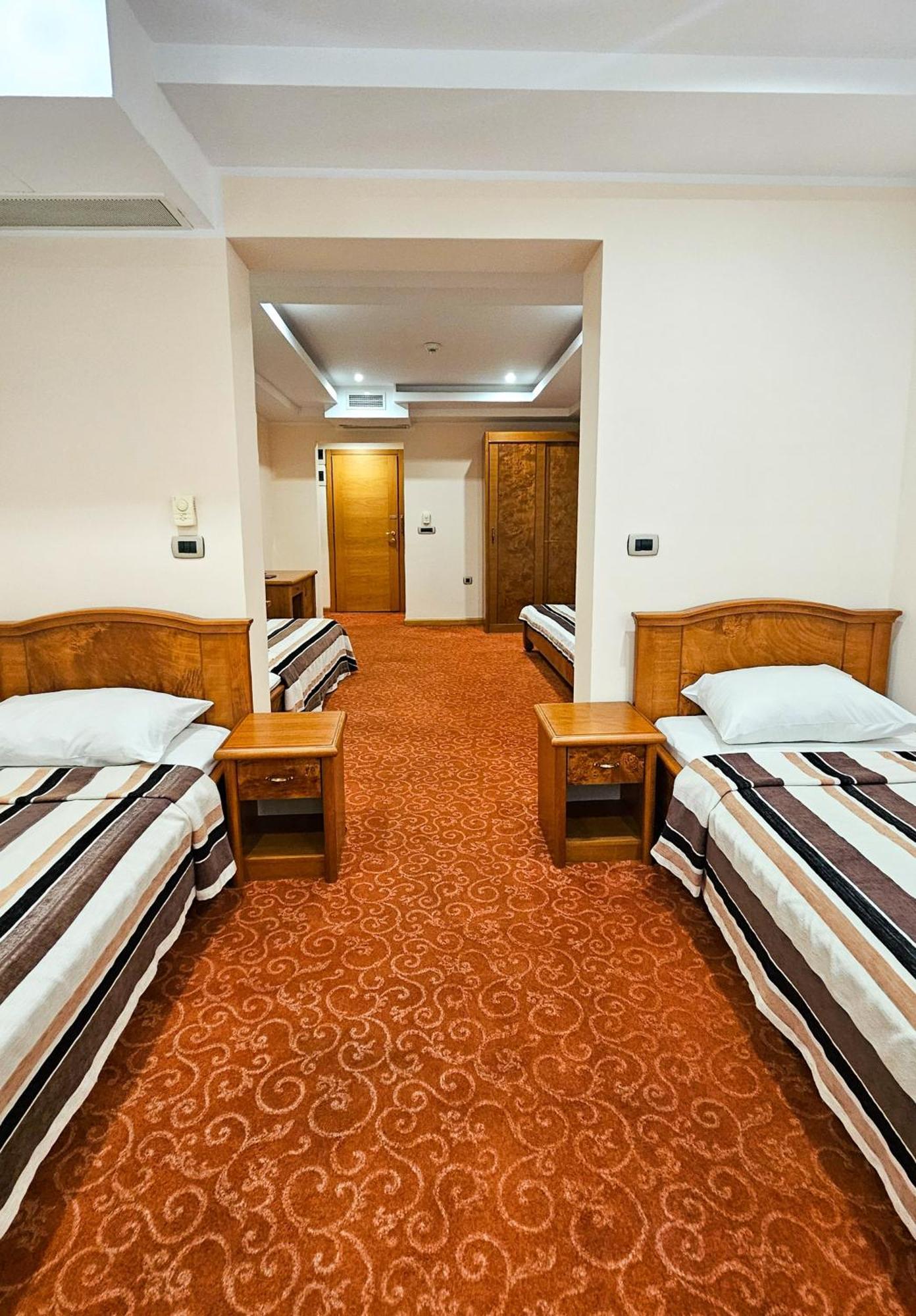 Mali Hotel Bambis Подгорица Экстерьер фото