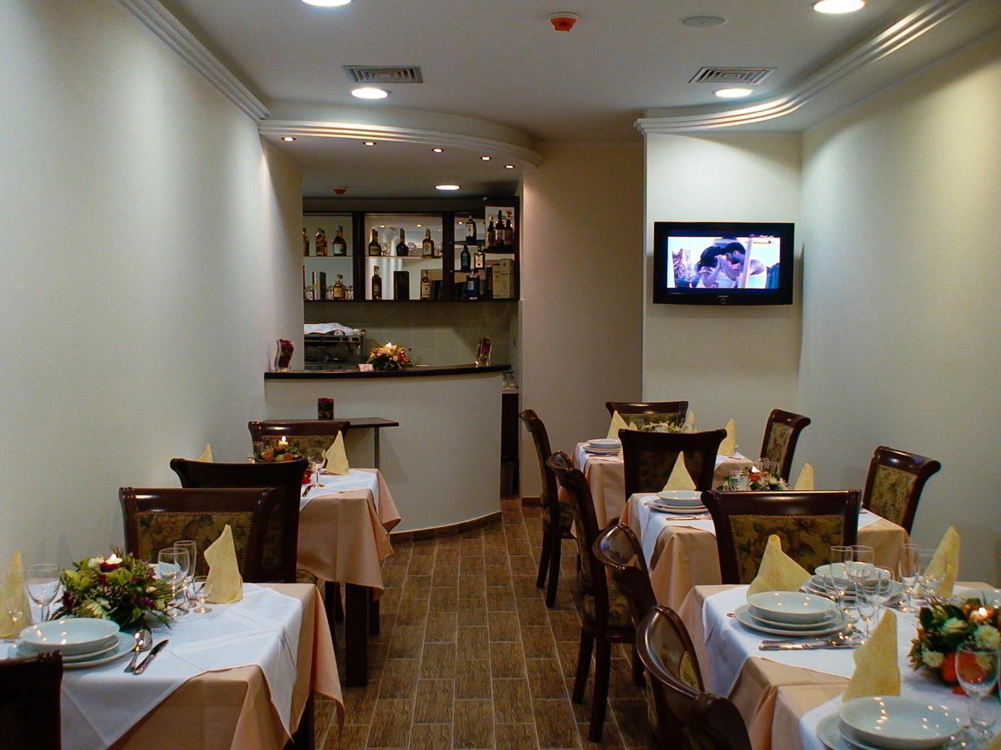 Mali Hotel Bambis Подгорица Экстерьер фото