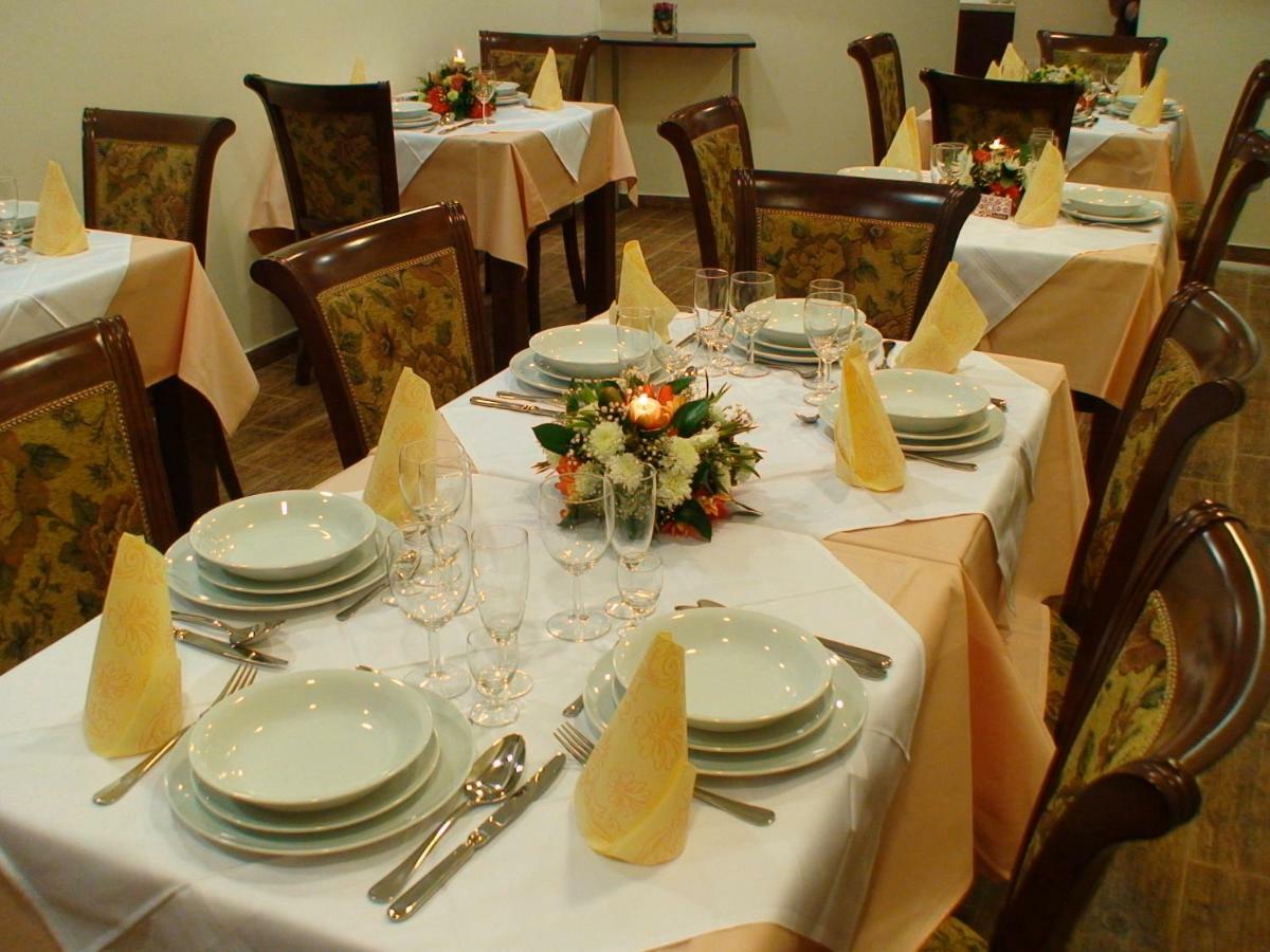 Mali Hotel Bambis Подгорица Экстерьер фото